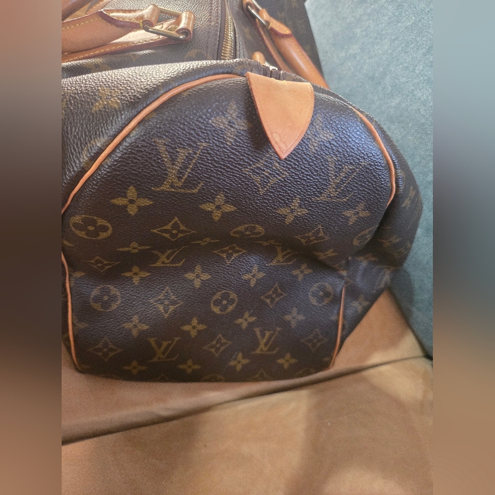 Louis Vuitton Keepall 45 Duffle Bag Medium, Clean On The Inside And Out, LV Lock - Picture 4 of 10
